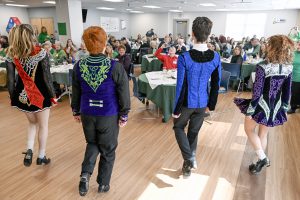 Irish dancer perform 